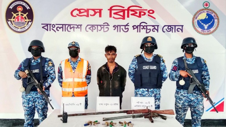 সুন্দরবনের বড় জাহাঙ্গীর বাহিনীর ডাকাত সদস্য আটক, অস্ত্র-গোলাবারুদ উদ্ধার